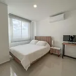 Hermoso Apartamento Con Vista A La Playa En El Laguito