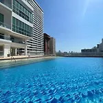 Hermoso Apartamento Con Vista A La Playa En El Laguito