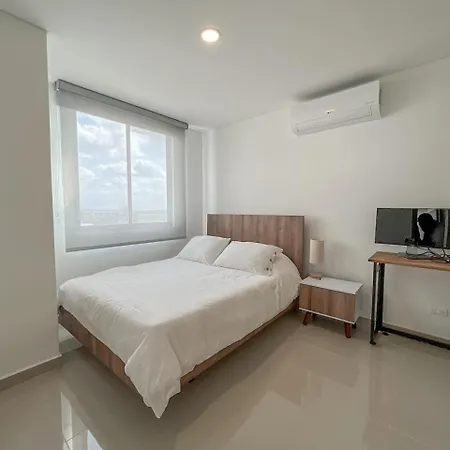 Apartamento Hermoso Con Vista A La Playa En El Laguito
